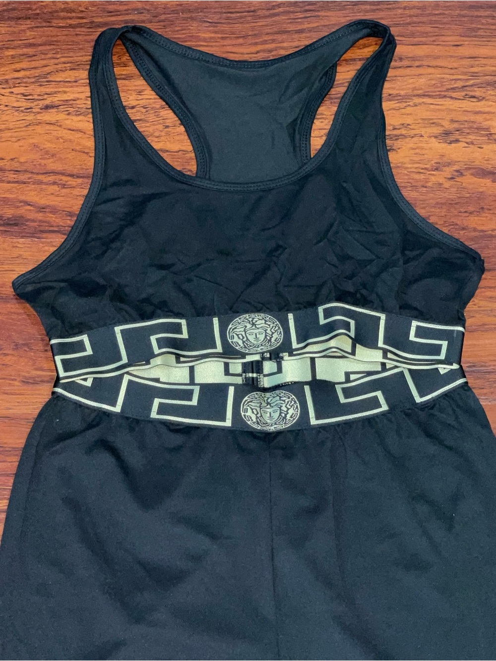 Black & Gold Greek Key Medusa Print 2-Piece Activewear Set – Crop Top & Leggings